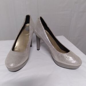 𝅺rockport Silver Heels Adiprene by Adidas Size 8